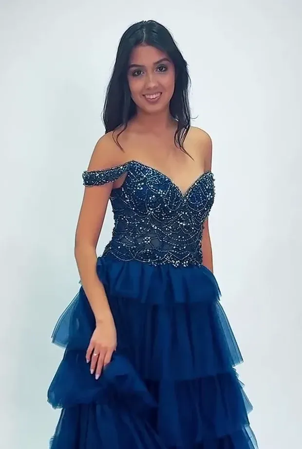 Vestido azul de volados, corte princesa